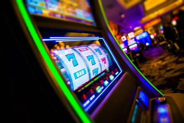 Golden Toad slot game interface showing reel symbols and bet controls